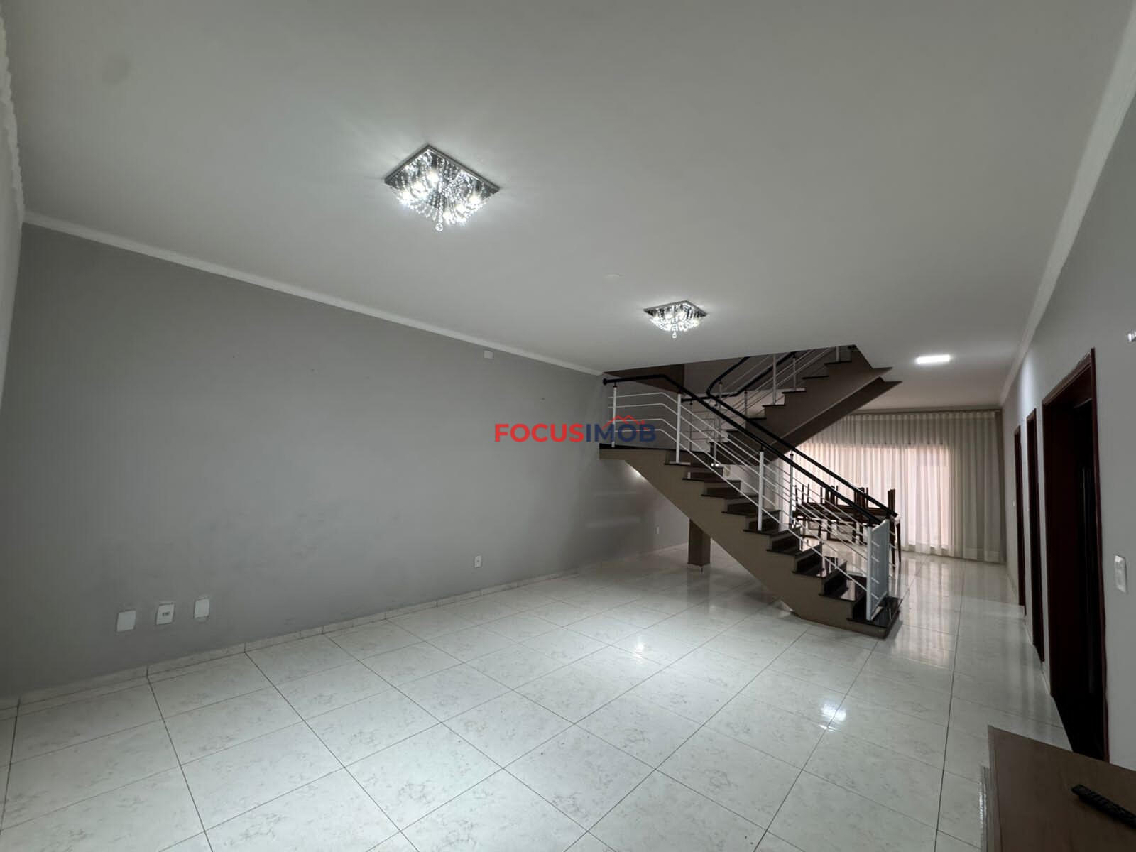 Maravilhoso sobrado à venda no Jardim Santo Antônio, em Mogi Guaçu