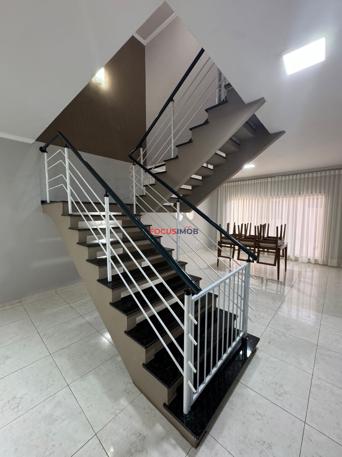 Maravilhoso sobrado à venda no Jardim Santo Antônio, em Mogi Guaçu