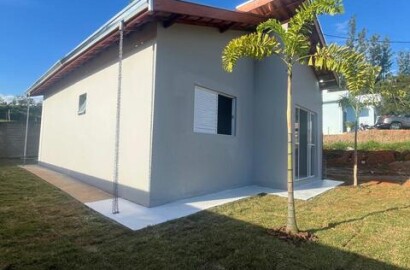Casa em condomínio em Itapira