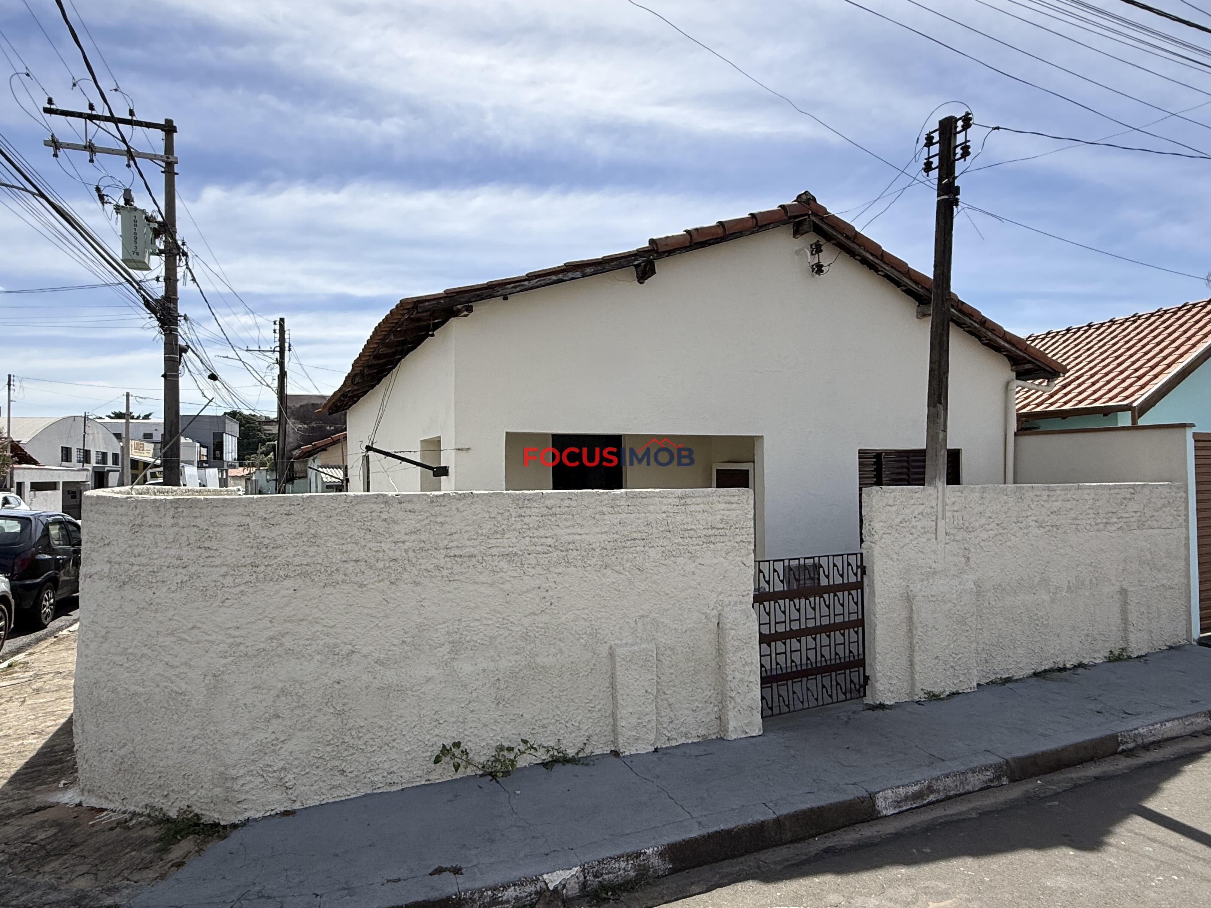 Excelente Oportunidade! 2 Casas no Mesmo Terreno com Potencial Comercial - Itapira/SP