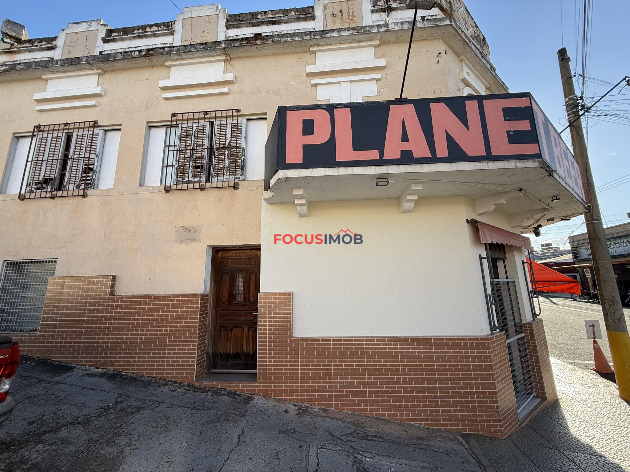 Prédio Comercial com Casa Assobradada à Venda – Itapira/SP
