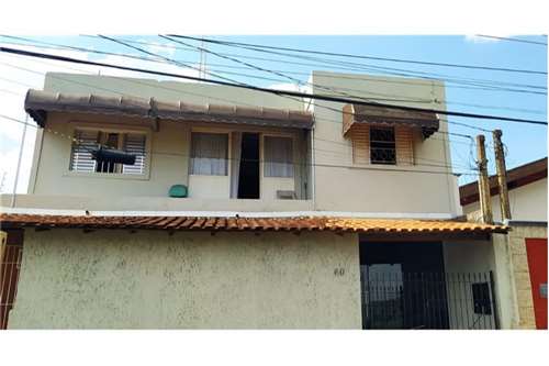 Sobrado quatro quartos, mais três casinhas para investimento