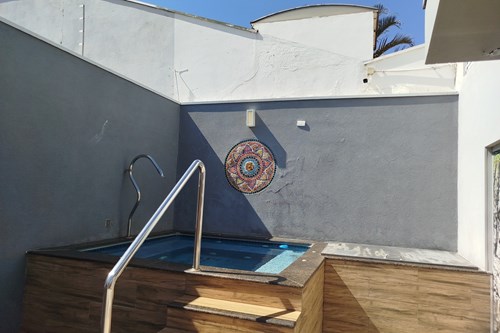 Casa com Jacuzzi Pq Cidade Nova