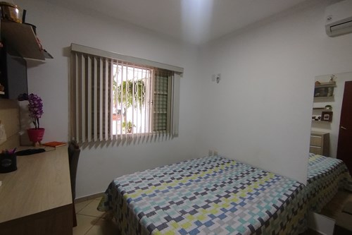 Casa com Jacuzzi Pq Cidade Nova