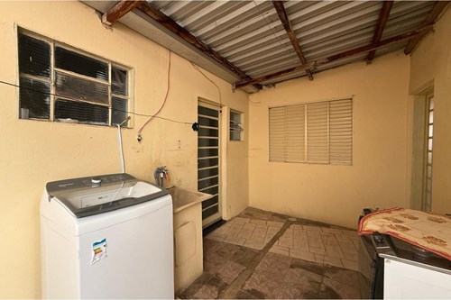 Casa com três dormitórios mais edícula