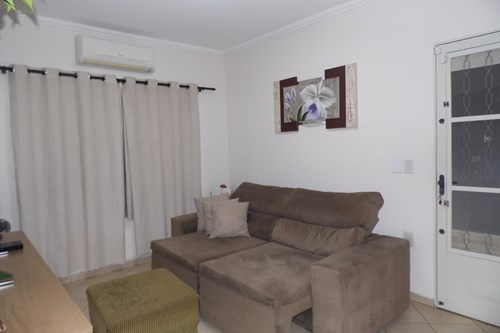 Casa com Jacuzzi Pq Cidade Nova