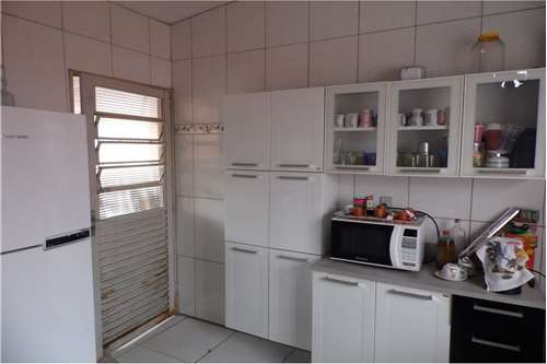 Sobrado quatro quartos, mais três casinhas para investimento