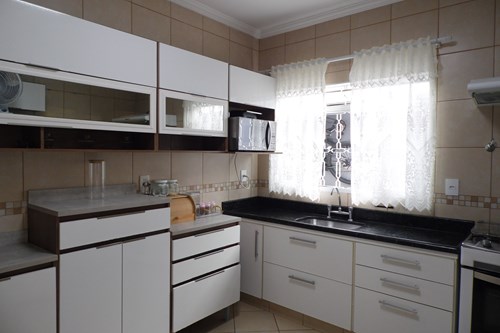 Casa com Jacuzzi Pq Cidade Nova