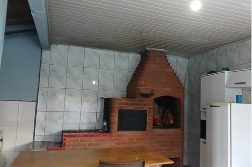 "Charmosa Casa de Campo em Chácara Santa Felicidade"