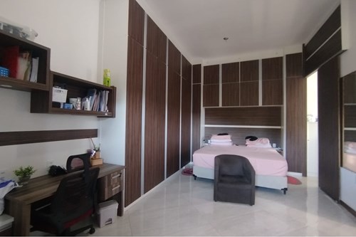 Sobrado com vista panorâmica e 5  dormitórios no Jardim Itacolomy