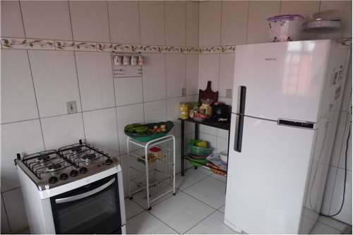 Sobrado quatro quartos, mais três casinhas para investimento