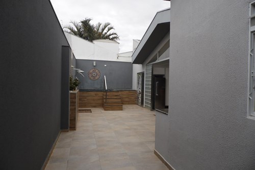 Casa com Jacuzzi Pq Cidade Nova