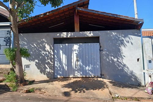 Casa de Vila Reformada no Parque Ypê Amarelo
