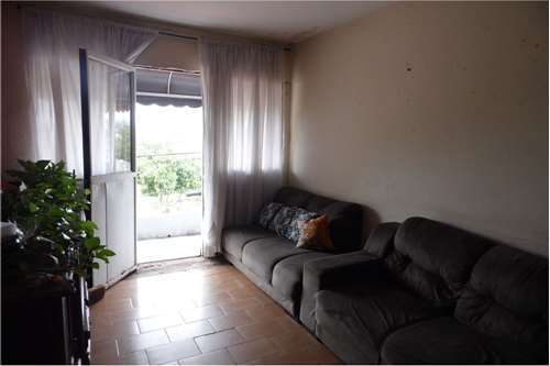 Sobrado quatro quartos, mais três casinhas para investimento