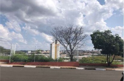 Sobrado quatro quartos, mais três casinhas para investimento