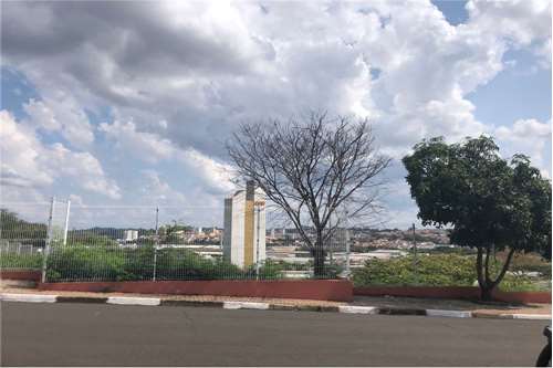 Sobrado quatro quartos, mais três casinhas para investimento