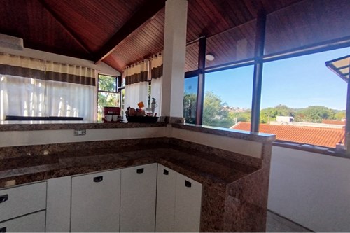 Sobrado com vista panorâmica e 5  dormitórios no Jardim Itacolomy