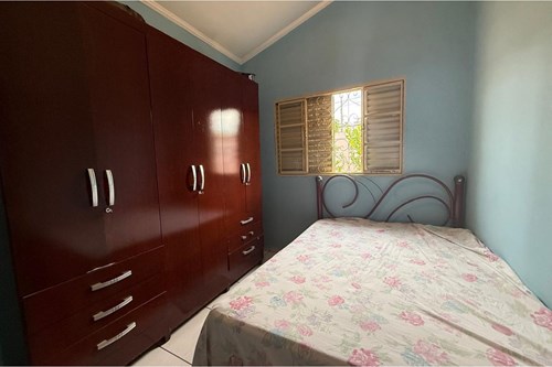 Casa com três dormitórios mais edícula