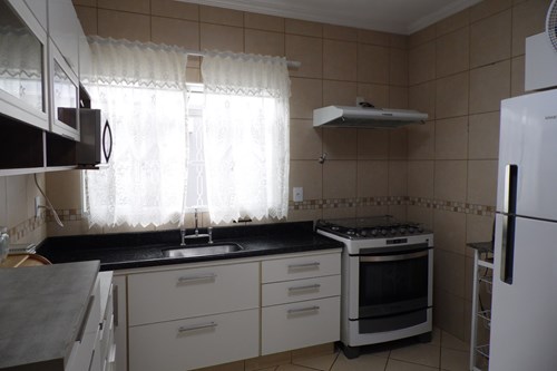 Casa com Jacuzzi Pq Cidade Nova