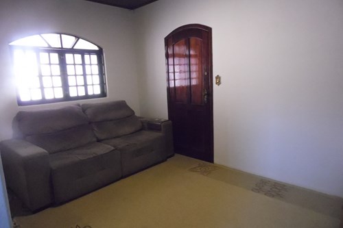 Casa três quartos e três banheiros no Zaniboni II