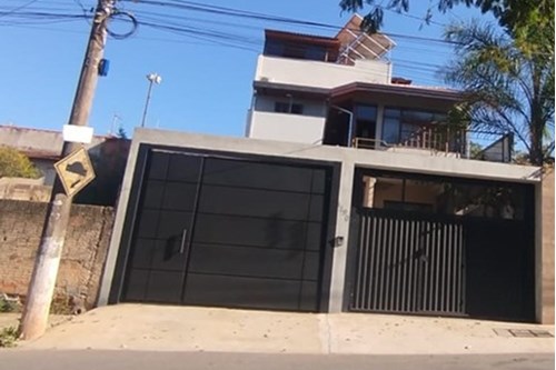 Sobrado com vista panorâmica e 5  dormitórios no Jardim Itacolomy