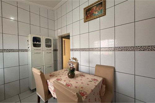 Casa com três dormitórios mais edícula