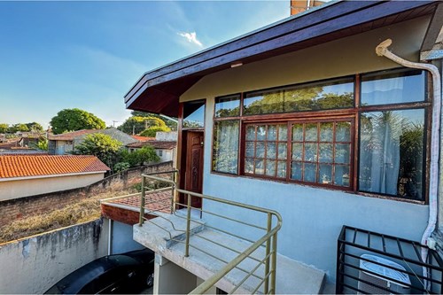 Sobrado com vista panorâmica e 5  dormitórios no Jardim Itacolomy