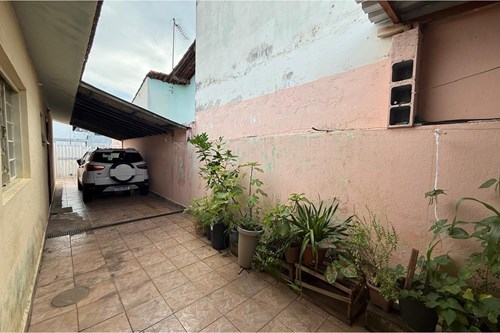 Casa com três dormitórios mais edícula