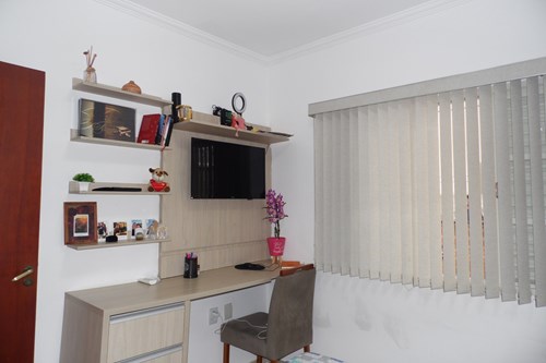 Casa com Jacuzzi Pq Cidade Nova