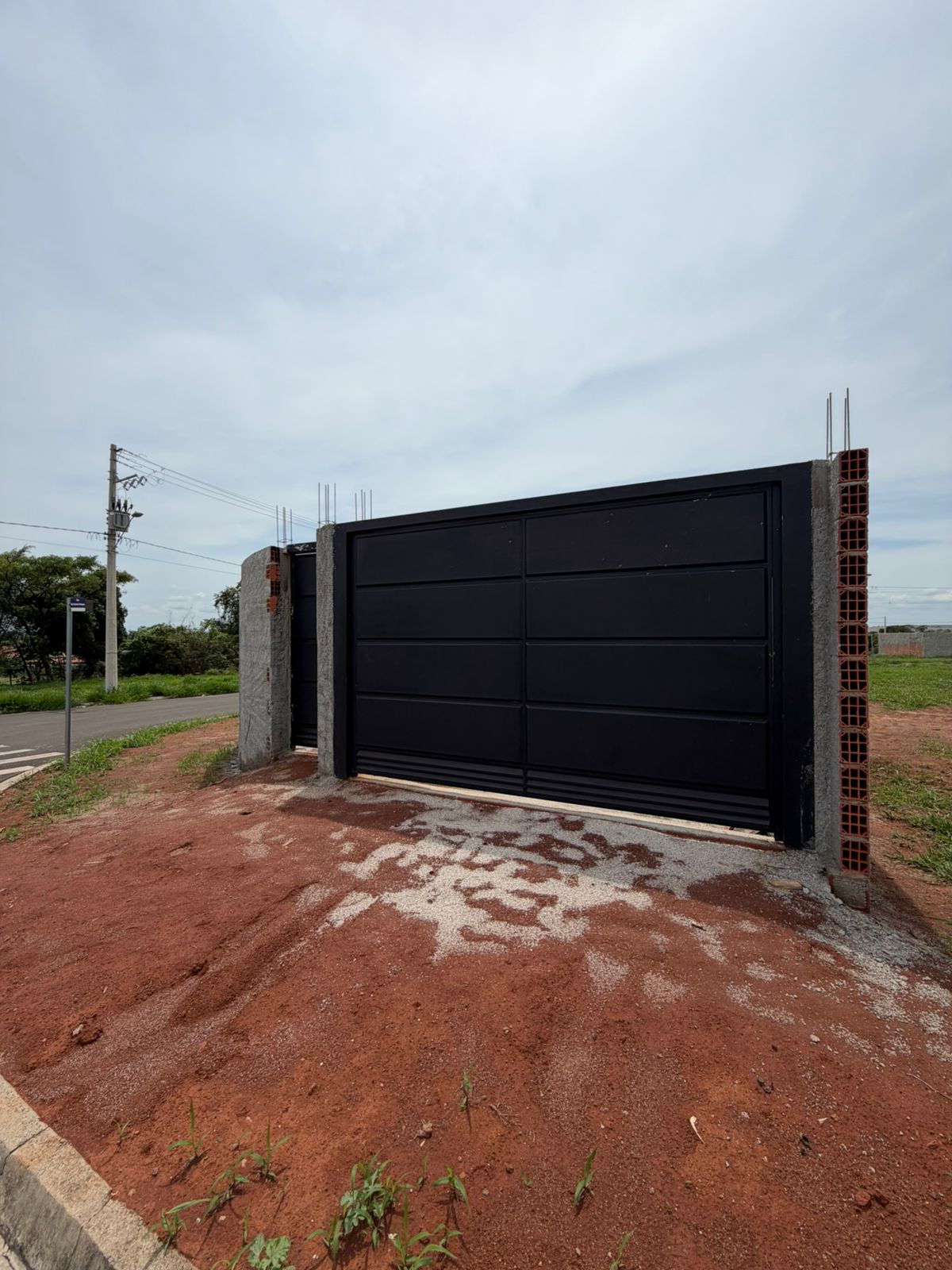 TERRENO À VENDA NO VILA FLORIDA E ACEITA PERMUTA COM CASA - MOGI GUAÇU