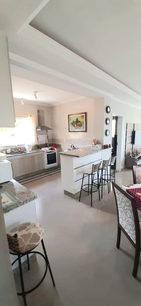 Sua Oportunidade de Morar em Águas de Lindóia está Aqui! Linda residência em Condomínio Fechado.