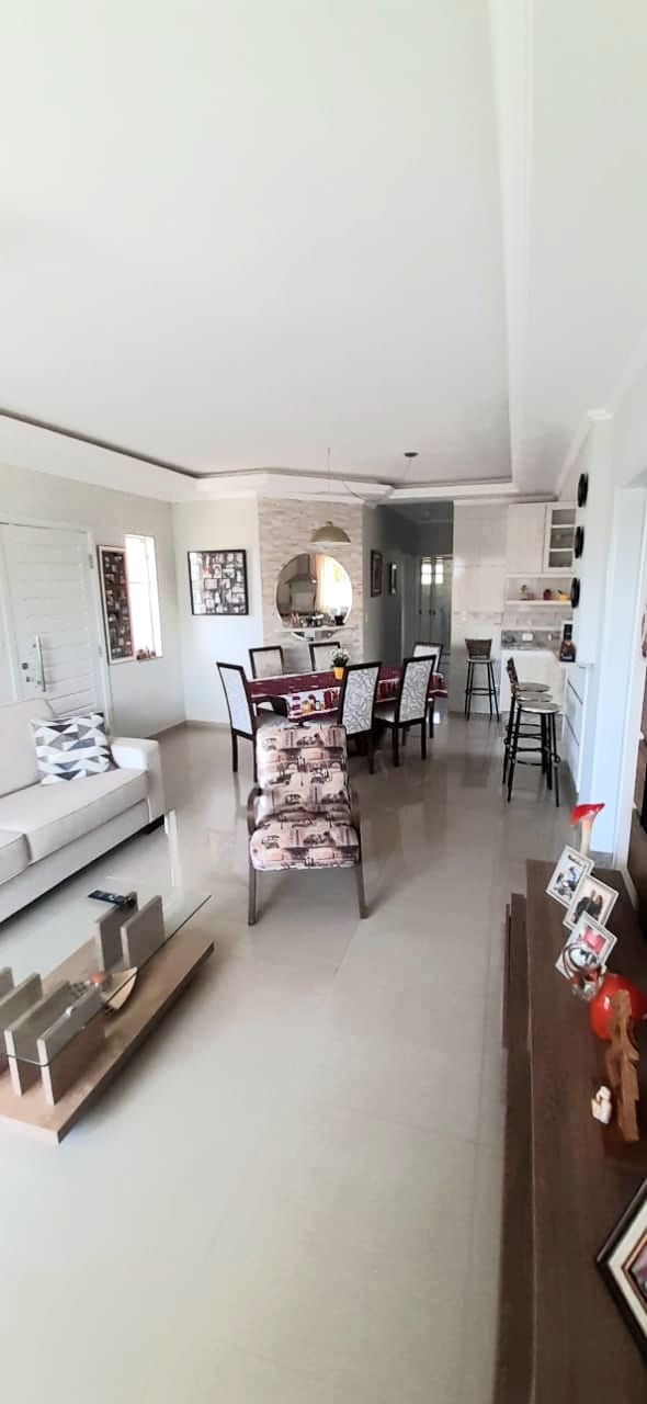 Sua Oportunidade de Morar em Águas de Lindóia está Aqui! Linda residência em Condomínio Fechado.