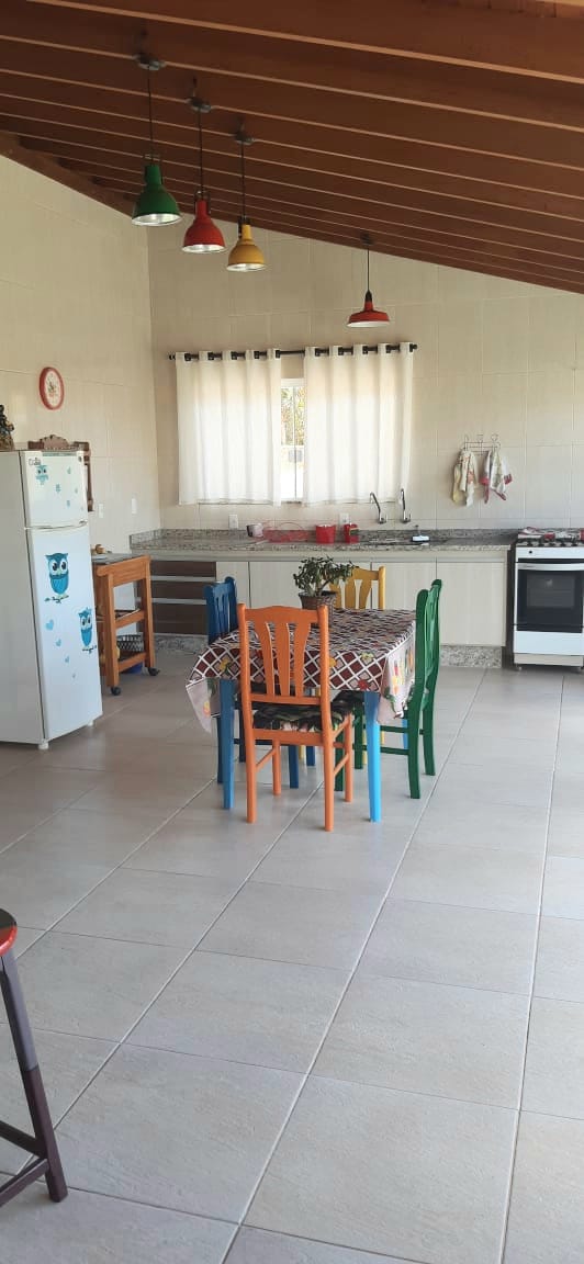 Sua Oportunidade de Morar em Águas de Lindóia está Aqui! Linda residência em Condomínio Fechado.