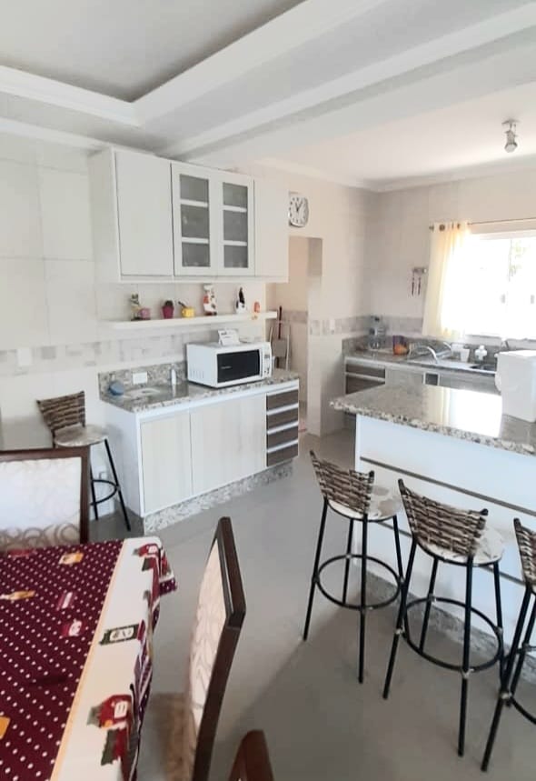 Sua Oportunidade de Morar em Águas de Lindóia está Aqui! Linda residência em Condomínio Fechado.