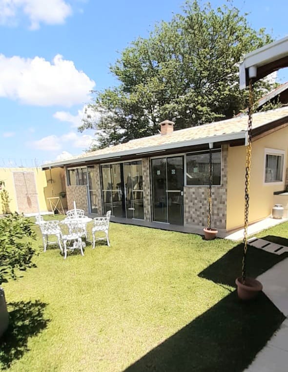 Sua Oportunidade de Morar em Águas de Lindóia está Aqui! Linda residência em Condomínio Fechado.