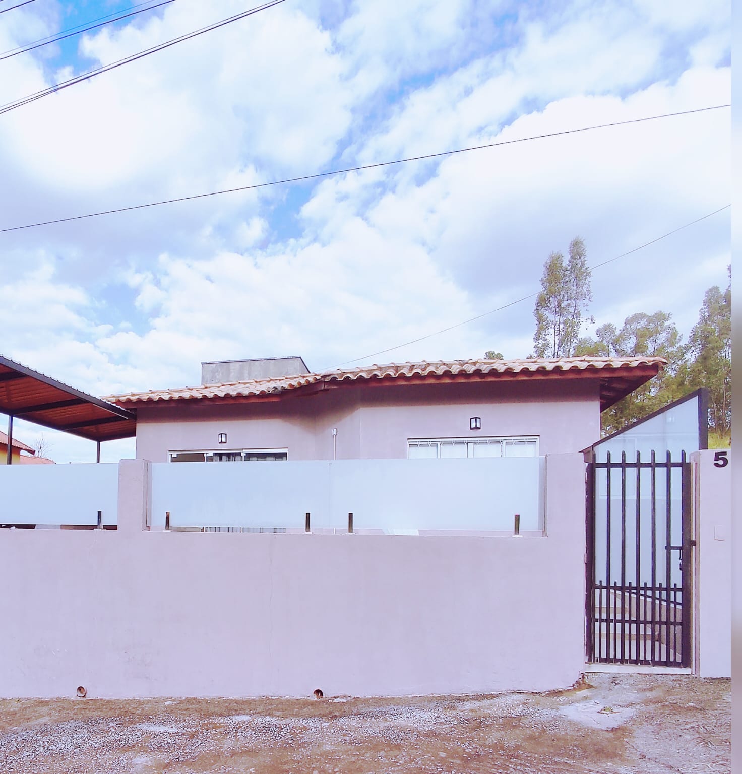 Linda Chácara que já rentabiliza com locação por temporada - para investir ou morar, na cidade de Águas de Lindóia - SP