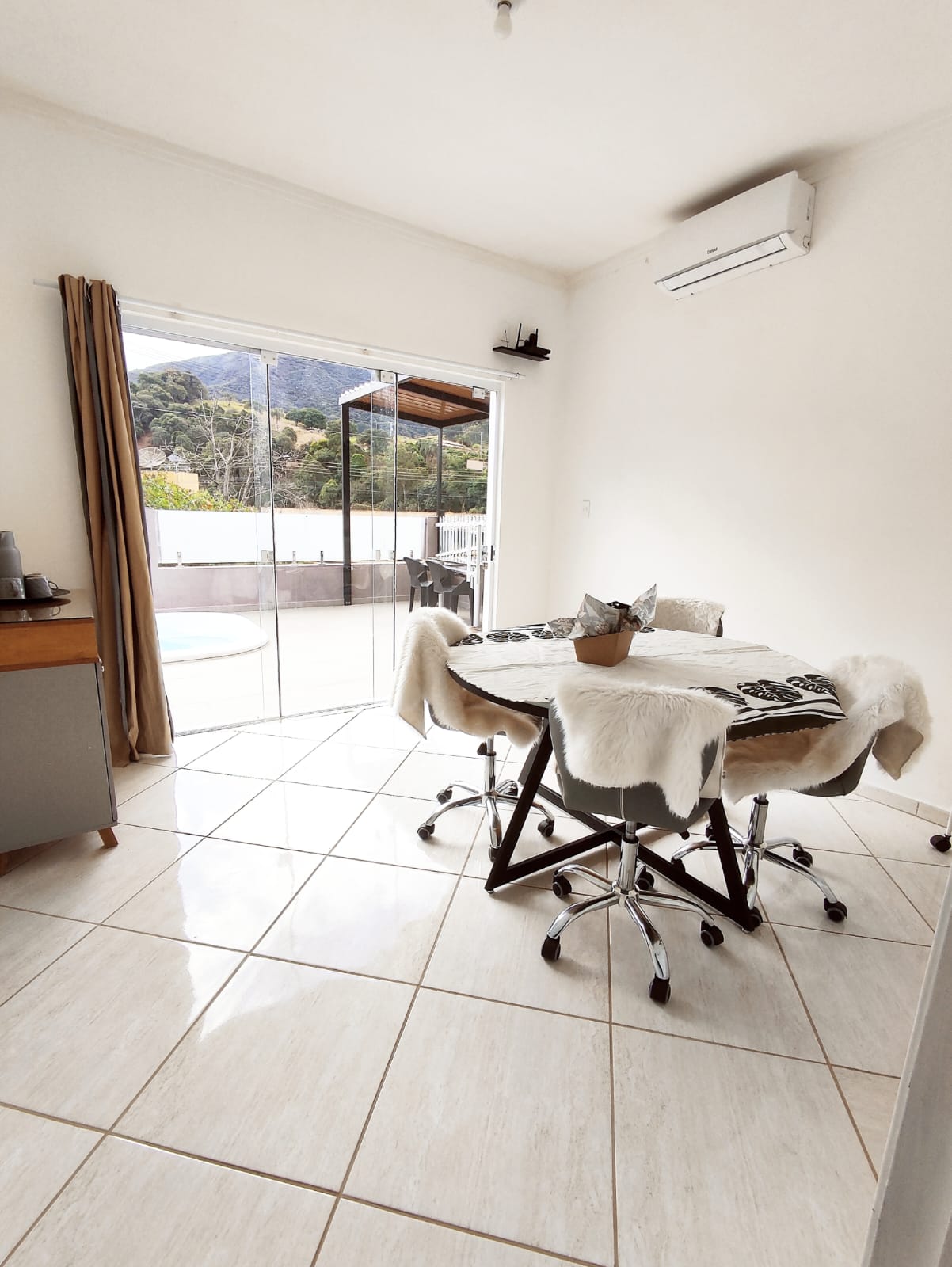 Linda Chácara que já rentabiliza com locação por temporada - para investir ou morar, na cidade de Águas de Lindóia - SP