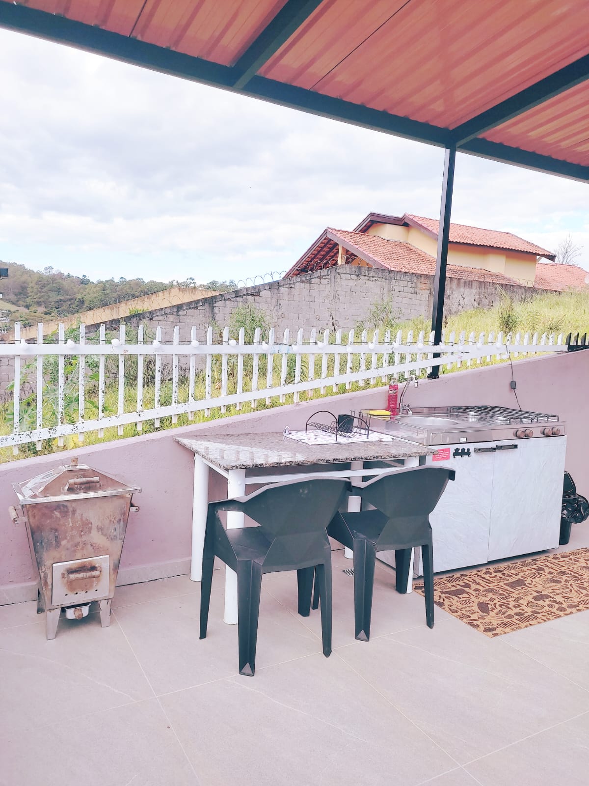 Linda Chácara que já rentabiliza com locação por temporada - para investir ou morar, na cidade de Águas de Lindóia - SP