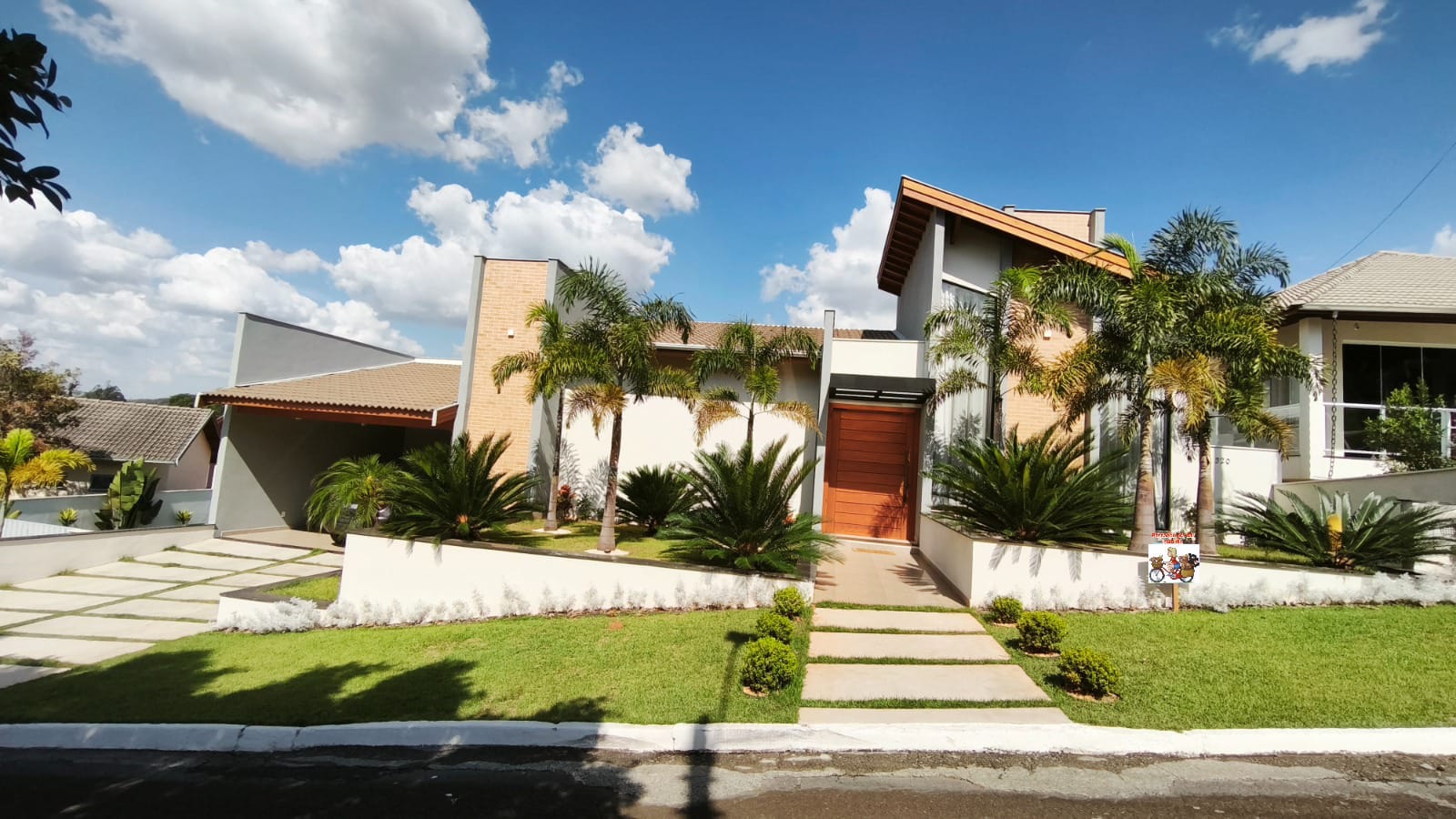 OPORTUNIDADE ÚNICA - Excelente Casa no Circuito das Águas Paulista - Águas de Lindóia - Condomínio Fechado