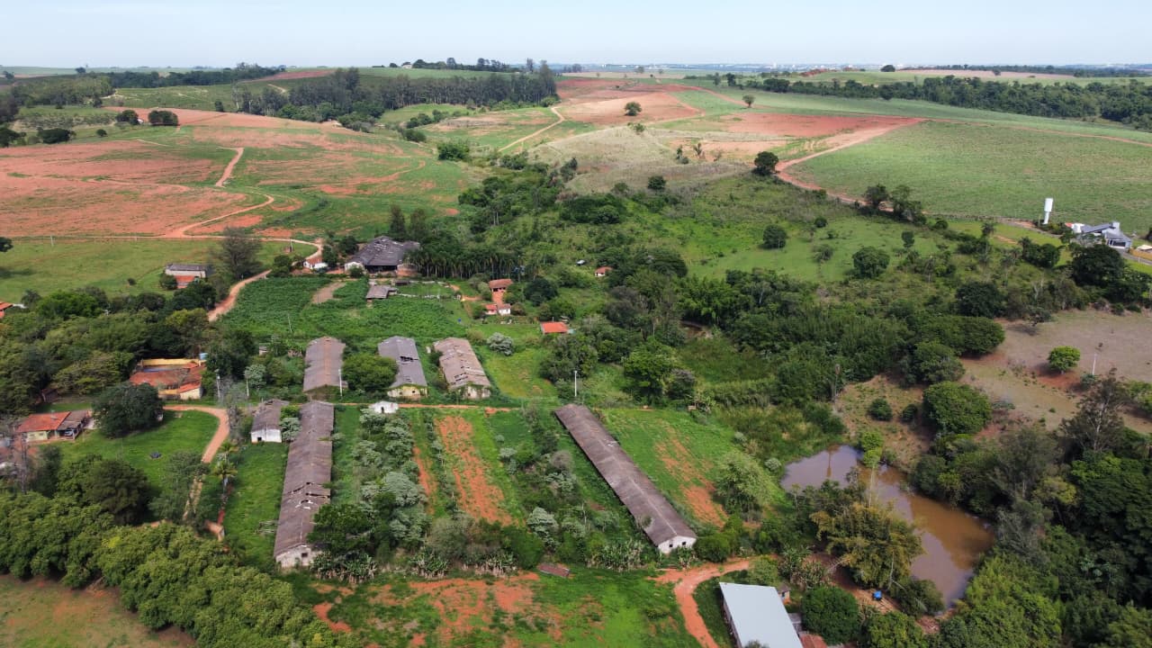 Sítio com casa colonial em excelente localização