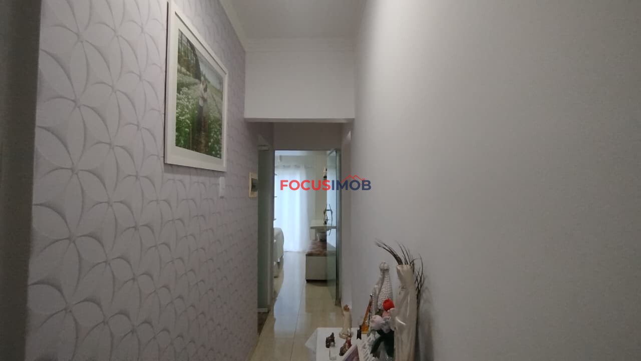 Casa três dormitórios com piscina