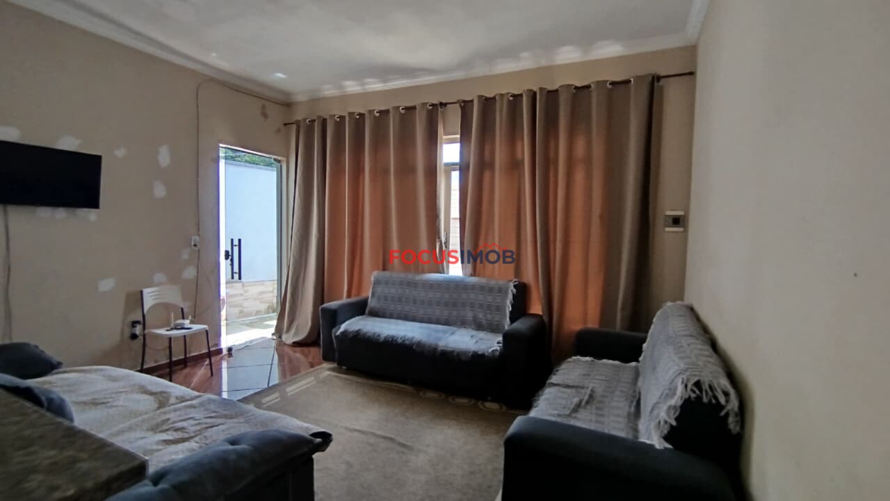 Casa a venda  com dois  pontos comerciais – Ótima Oportunidade de Investimento