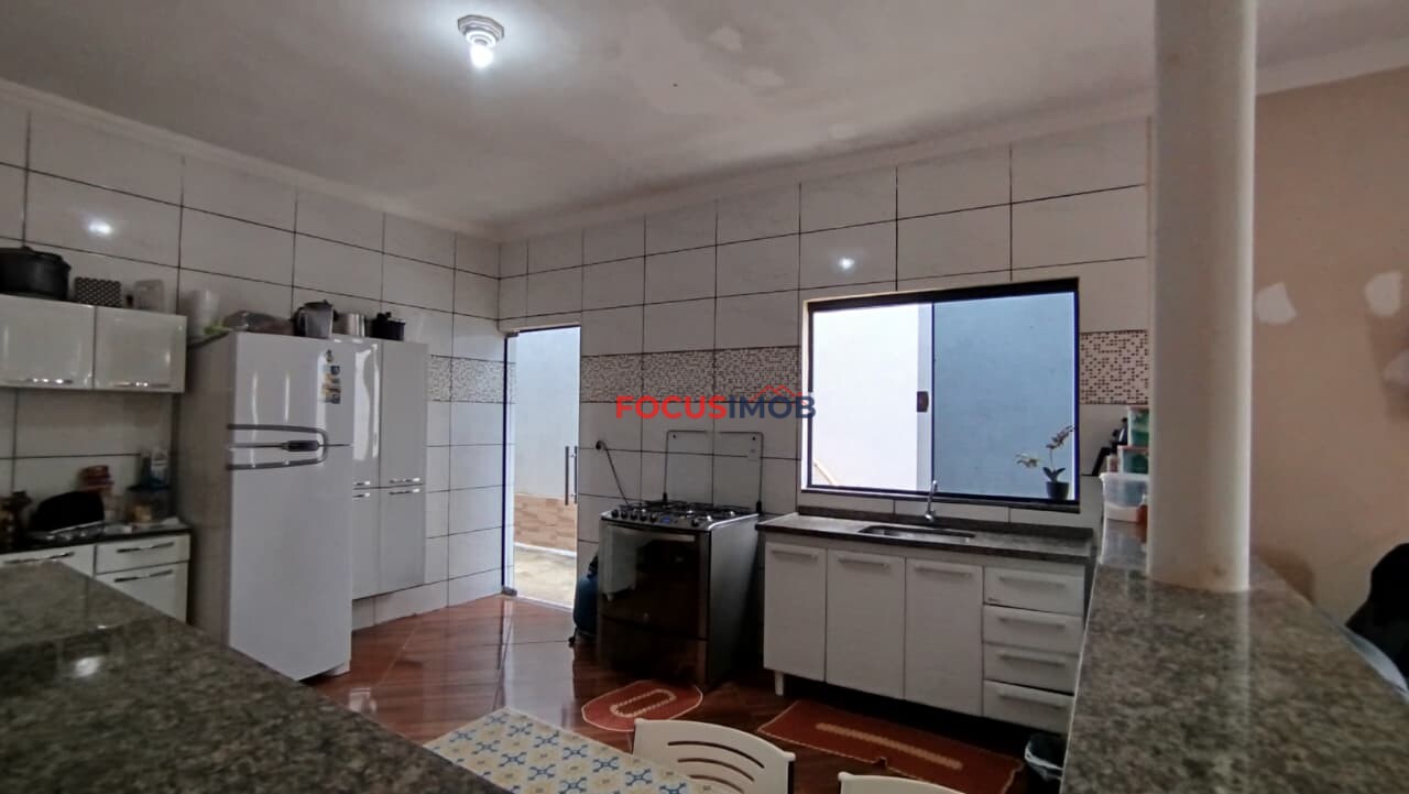 Casa a venda  com dois  pontos comerciais – Ótima Oportunidade de Investimento