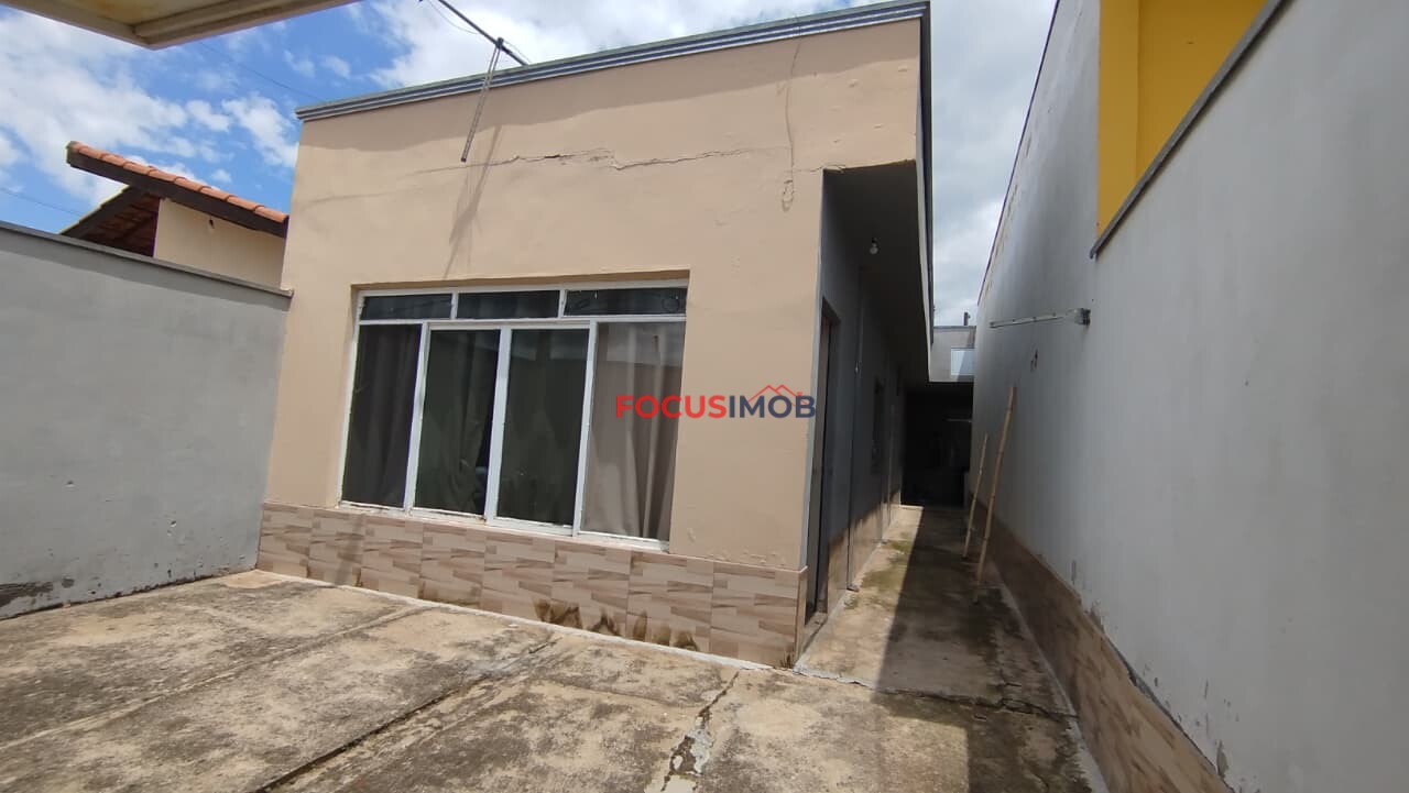 Casa a venda  com dois  pontos comerciais – Ótima Oportunidade de Investimento