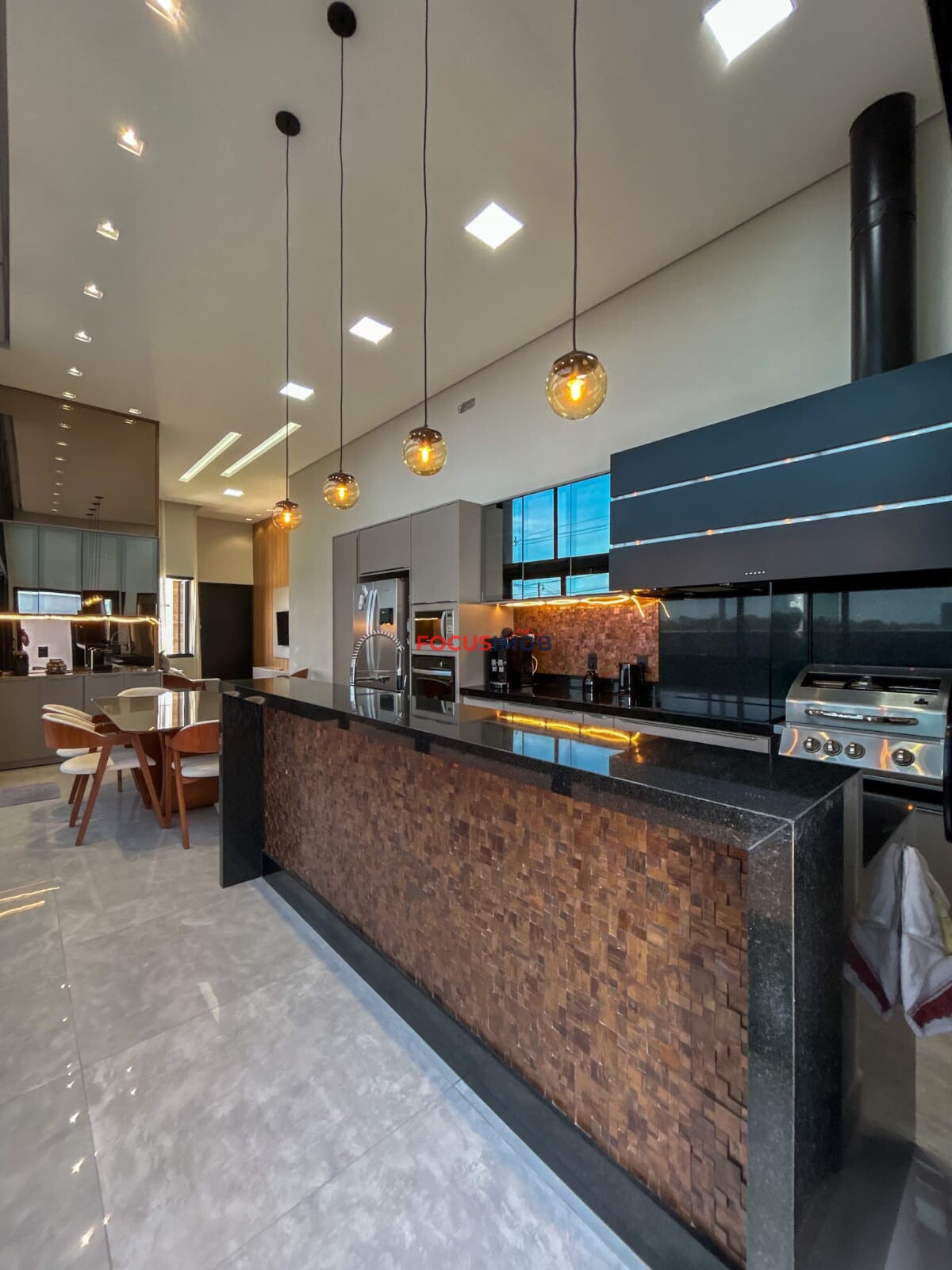 Casa Térrea Moderna com 3 Dormitórios em Condominio