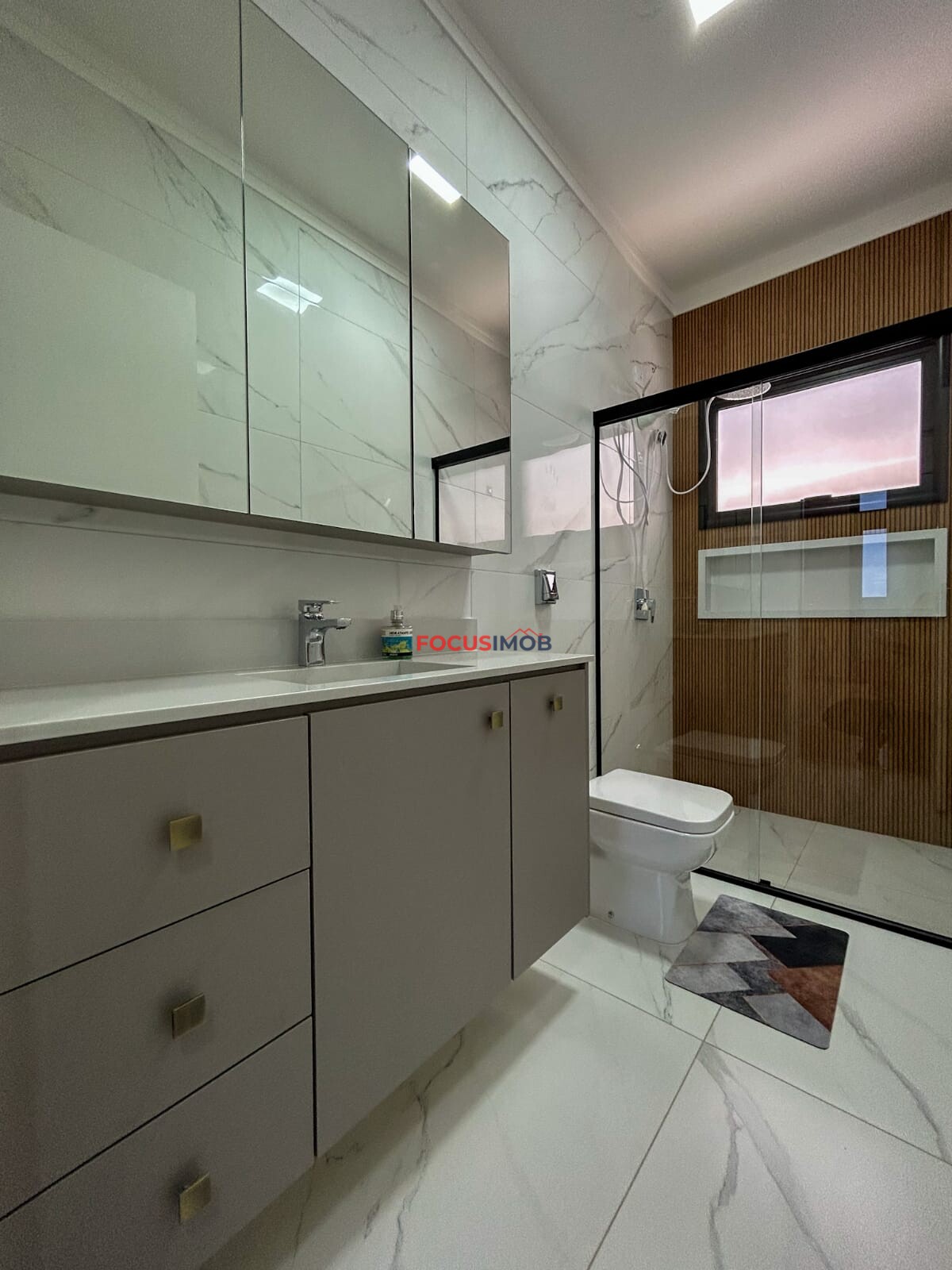 Casa Térrea Moderna com 3 Dormitórios em Condominio