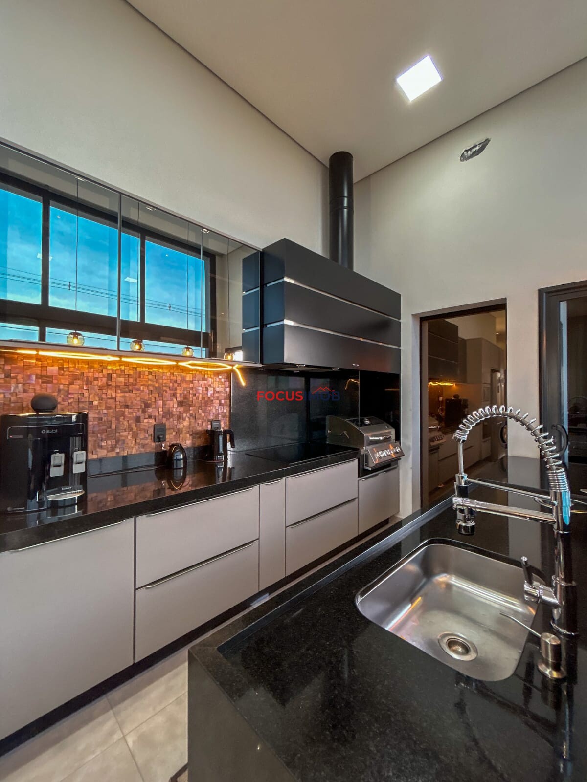 Casa Térrea Moderna com 3 Dormitórios em Condominio