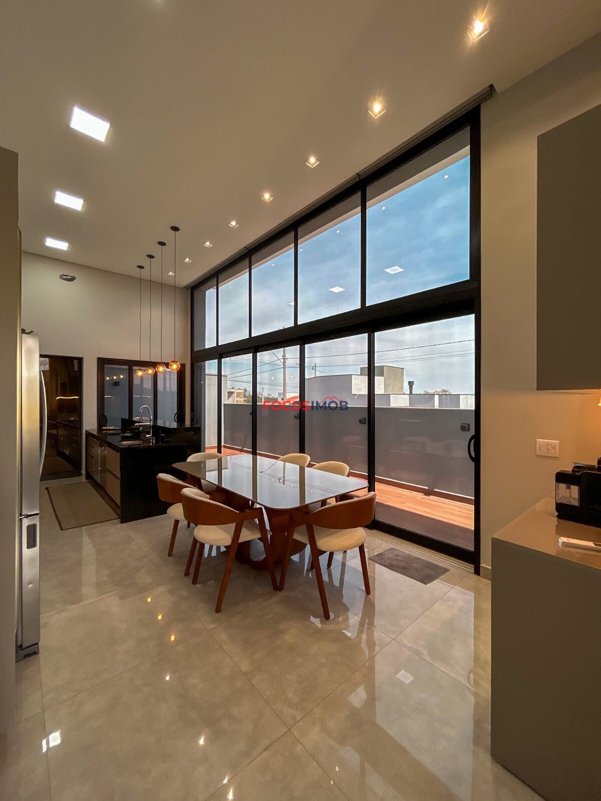 Casa Térrea Moderna com 3 Dormitórios em Condominio