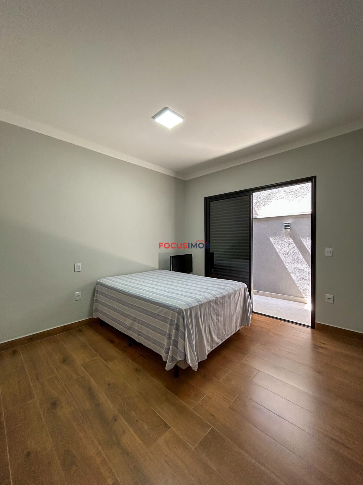 Casa Térrea Moderna com 3 Dormitórios em Condominio