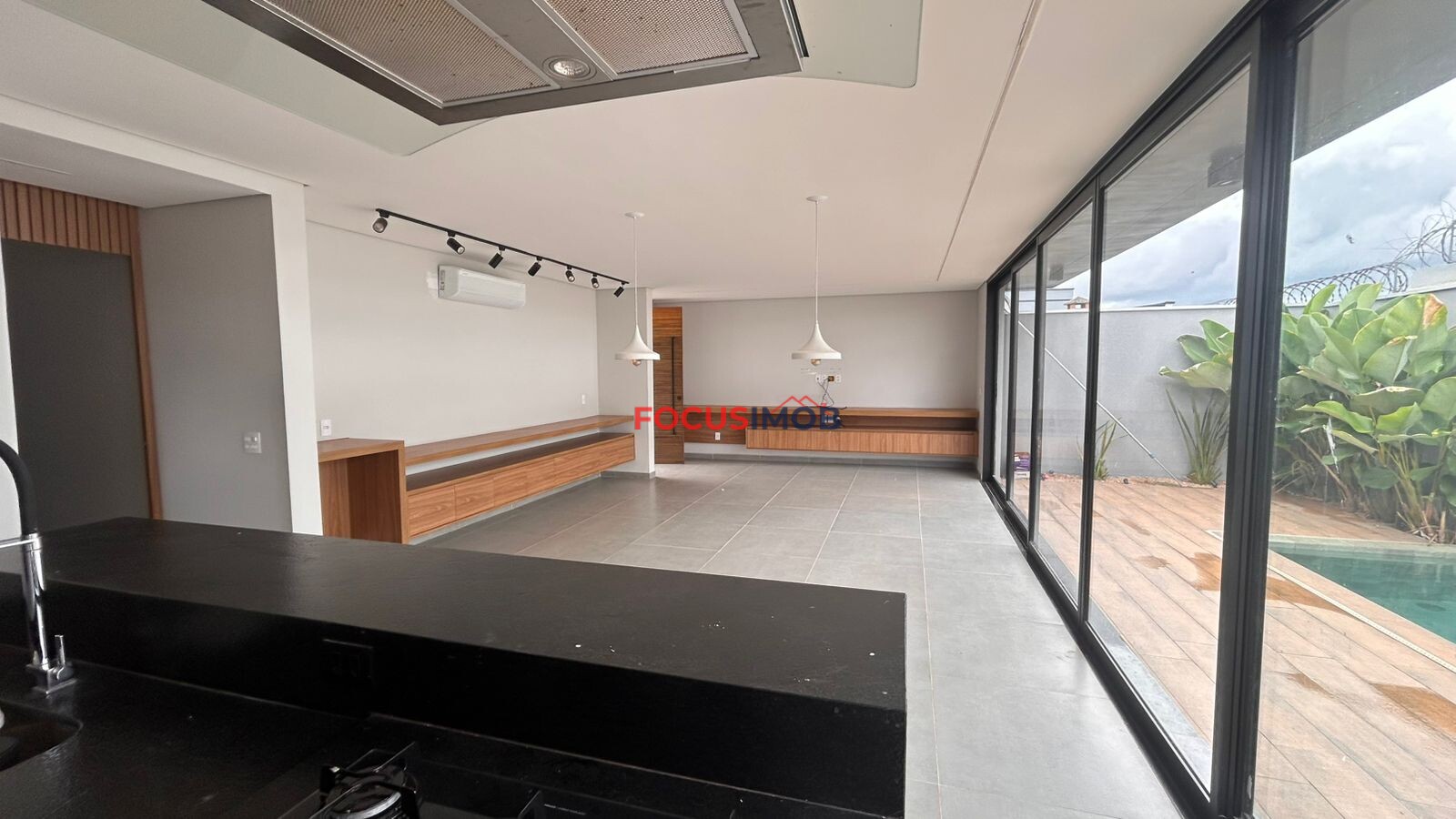 🏡✨ RESIDÊNCIA DE ALTO PADRÃO PARA LOCAÇÃO – CONDOMÍNIO CALIFÓRNIA | ESTIVA GERBI/SP